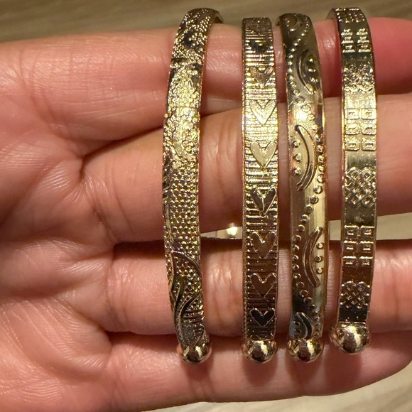 #68 Gold Bangle Set - Picture 3 of 5